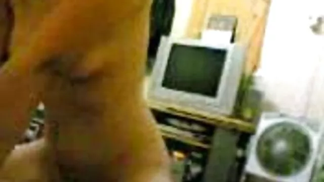 Bắn hắn, tai phim sec nhat ban miệng cô gái dễ thương ở phía trước của các webcam,