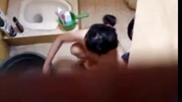 Addison là một tối phim dit nhau nhat ban hay cô ở trong phòng tắm.